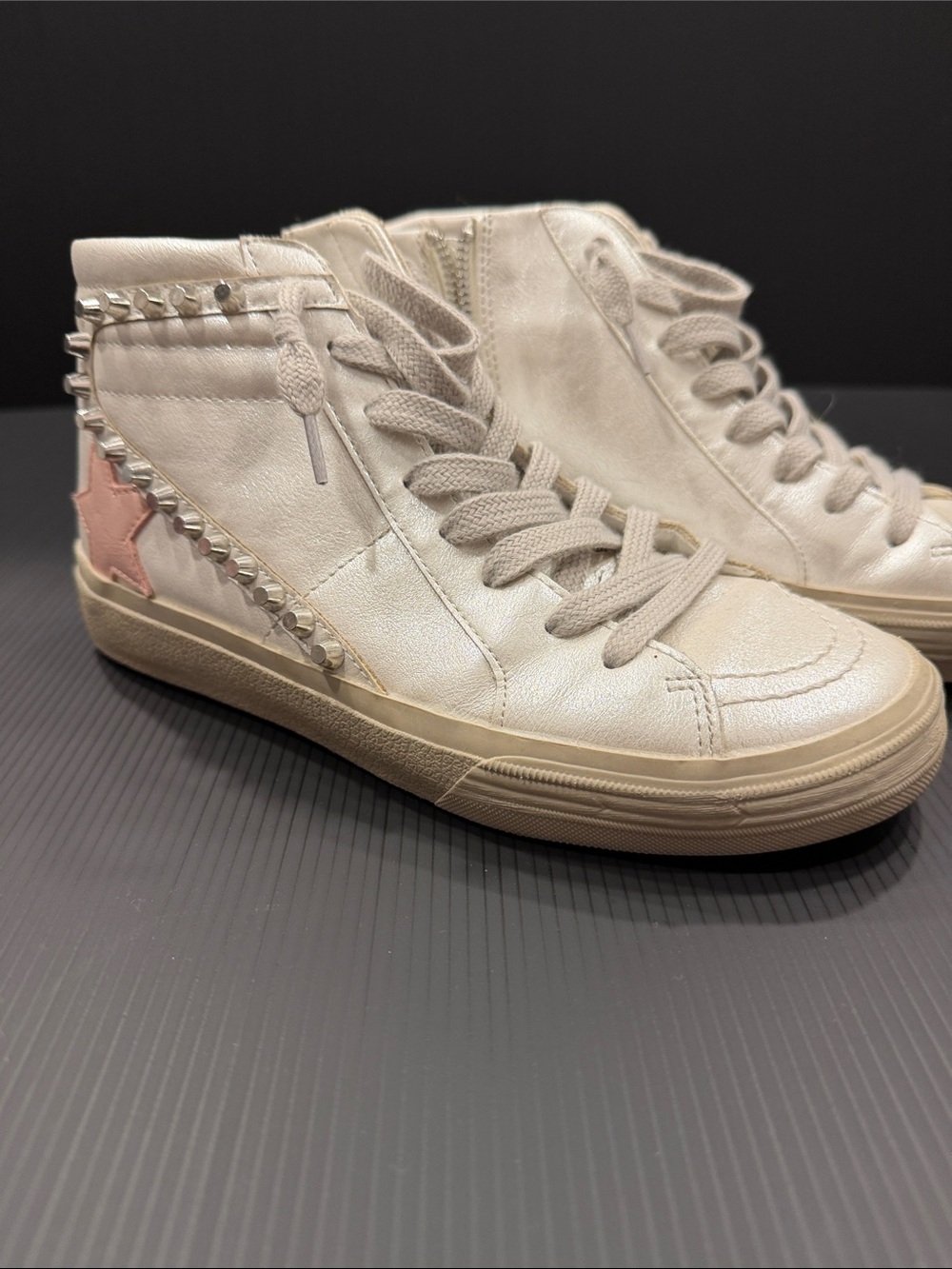 ShuShop Cream High-Top Sneakers with Pink Star